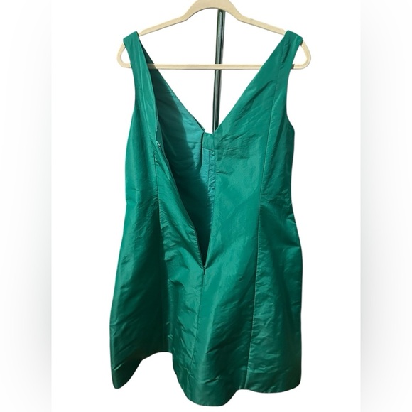 Teri Jon Bow-front Pleated Taffeta Dress In Kelly Green size 16 - Picture 4 of 8